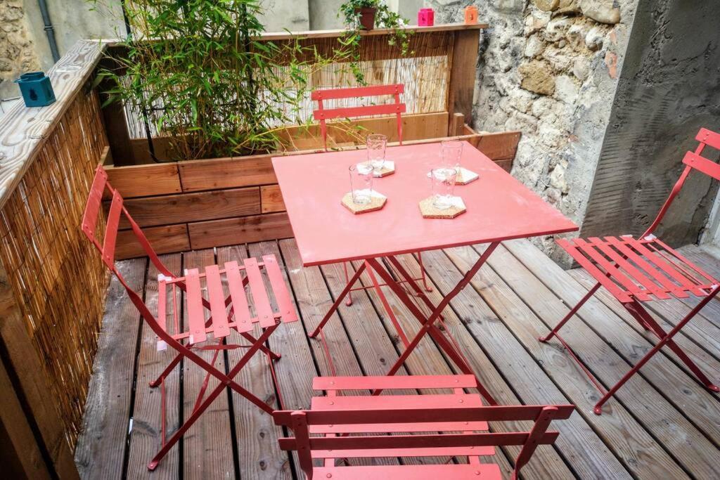 Maison De Village Meublee Avec Terrasse Donzere Exterior photo